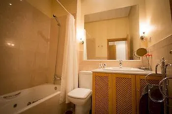 Holidays 2 فندق مالقة